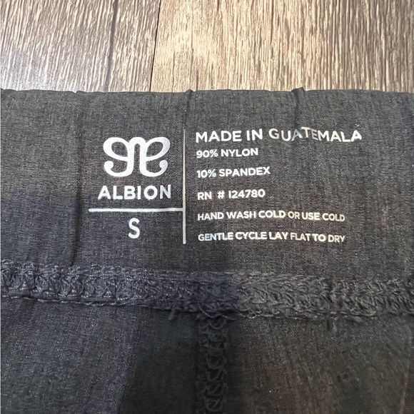 Albion JetSetter Joggers in Charcoal Gray Gold Zipper Wrinkle Free Fabric - Picture 6 of 8